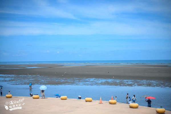 ▲▼台中最夯玩水景點「大安濱海樂園」，佔地17公頃的大安海水浴場，可以免費玩水。（圖／部落客滿分的旅遊札記授權提供，勿擅自翻攝）