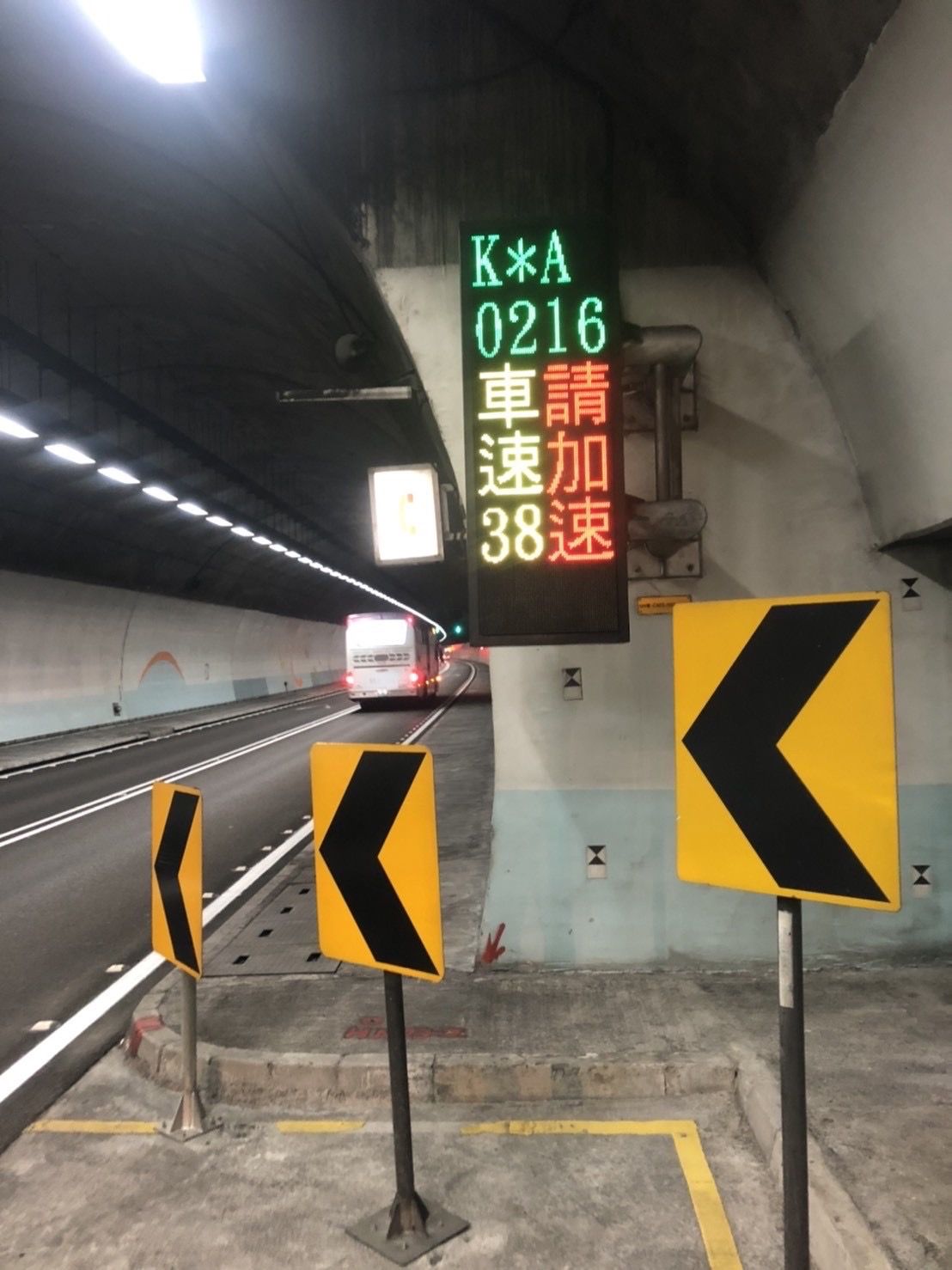 ▲▼雪隧今年1到5月取締161件慢速車。（圖／高公局提供）