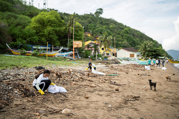 ▲▼菲律賓八打雁省（Batangas）馬比尼（Mabini）推出「垃圾換米」淨灘政策，近2年蒐集4.3噸垃圾，並且發送出2.6噸的米。（圖／路透）