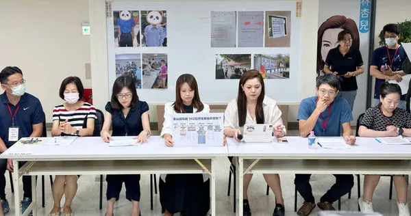 近期台北市私立東山高中國中部超收退生案引發爭議，6月27日台北市議員鍾沛君（右3）、新北市議員江怡臻（左4）與受害家長聯合招開記者會，控訴其中不公。（圖／報系資料庫）