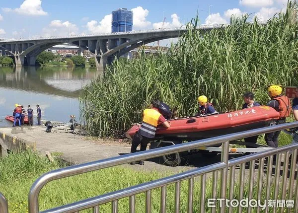 ▲光復橋發生墜橋事件，警消搜救女子中 。（圖／記者邱中岳翻攝，下同）