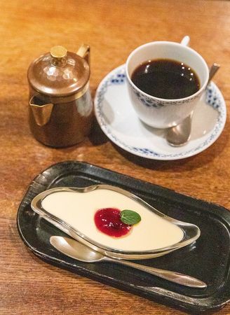 ▲▼這家COFFEE HALL くぐつ草，如洞穴般的復古喫茶店風格讓我留下非常深刻的印象。（圖／部落客小虎食夢網授權提供，勿擅自翻攝）