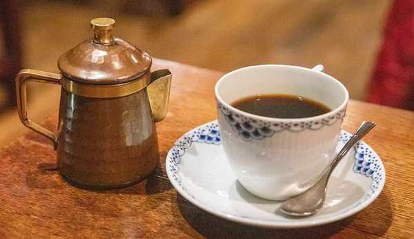 ▲▼這家COFFEE HALL くぐつ草，如洞穴般的復古喫茶店風格讓我留下非常深刻的印象。（圖／部落客小虎食夢網授權提供，勿擅自翻攝）