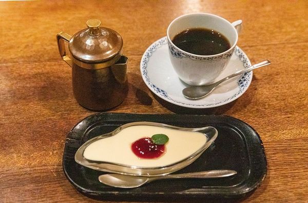 ▲▼這家COFFEE HALL くぐつ草，如洞穴般的復古喫茶店風格讓我留下非常深刻的印象。（圖／部落客小虎食夢網授權提供，勿擅自翻攝）