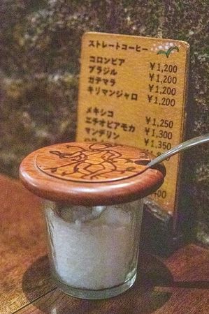 ▲▼這家COFFEE HALL くぐつ草，如洞穴般的復古喫茶店風格讓我留下非常深刻的印象。（圖／部落客小虎食夢網授權提供，勿擅自翻攝）