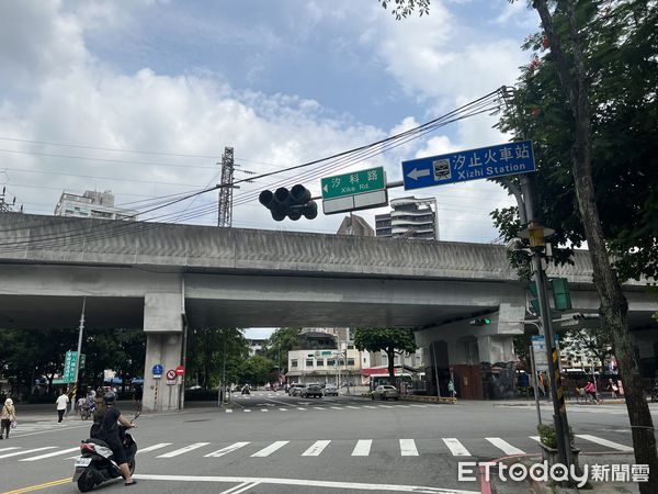 ▲▼          火車站,火車,汐止,台南   。（圖／記者項瀚攝）