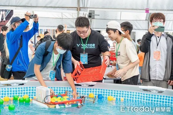 ▲基隆海上吸塵器競賽激烈。（圖／記者郭世賢翻攝）