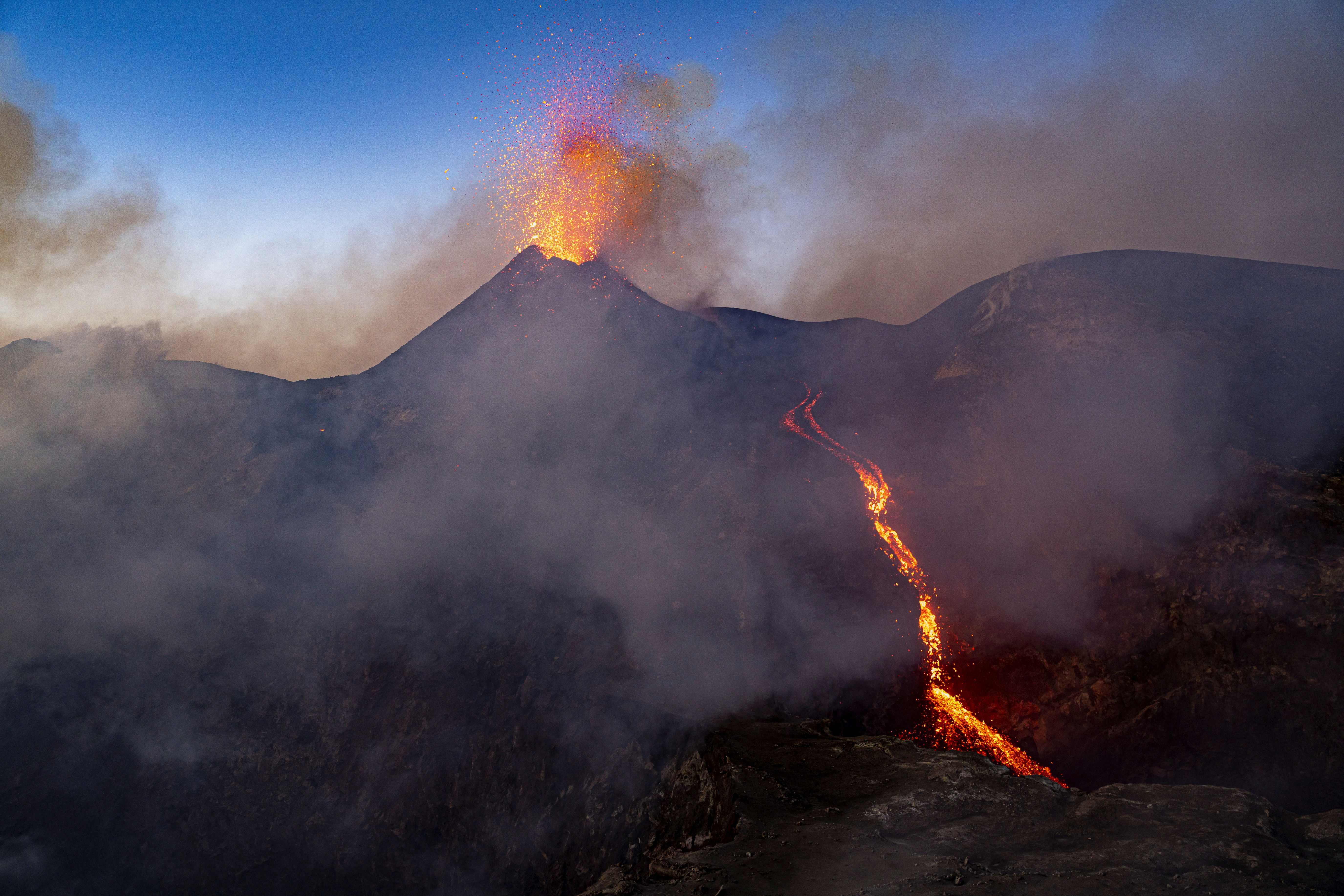 ▲▼ 義大利西西里島「埃特納火山」（Mount Etna）噴發。（圖／路透）