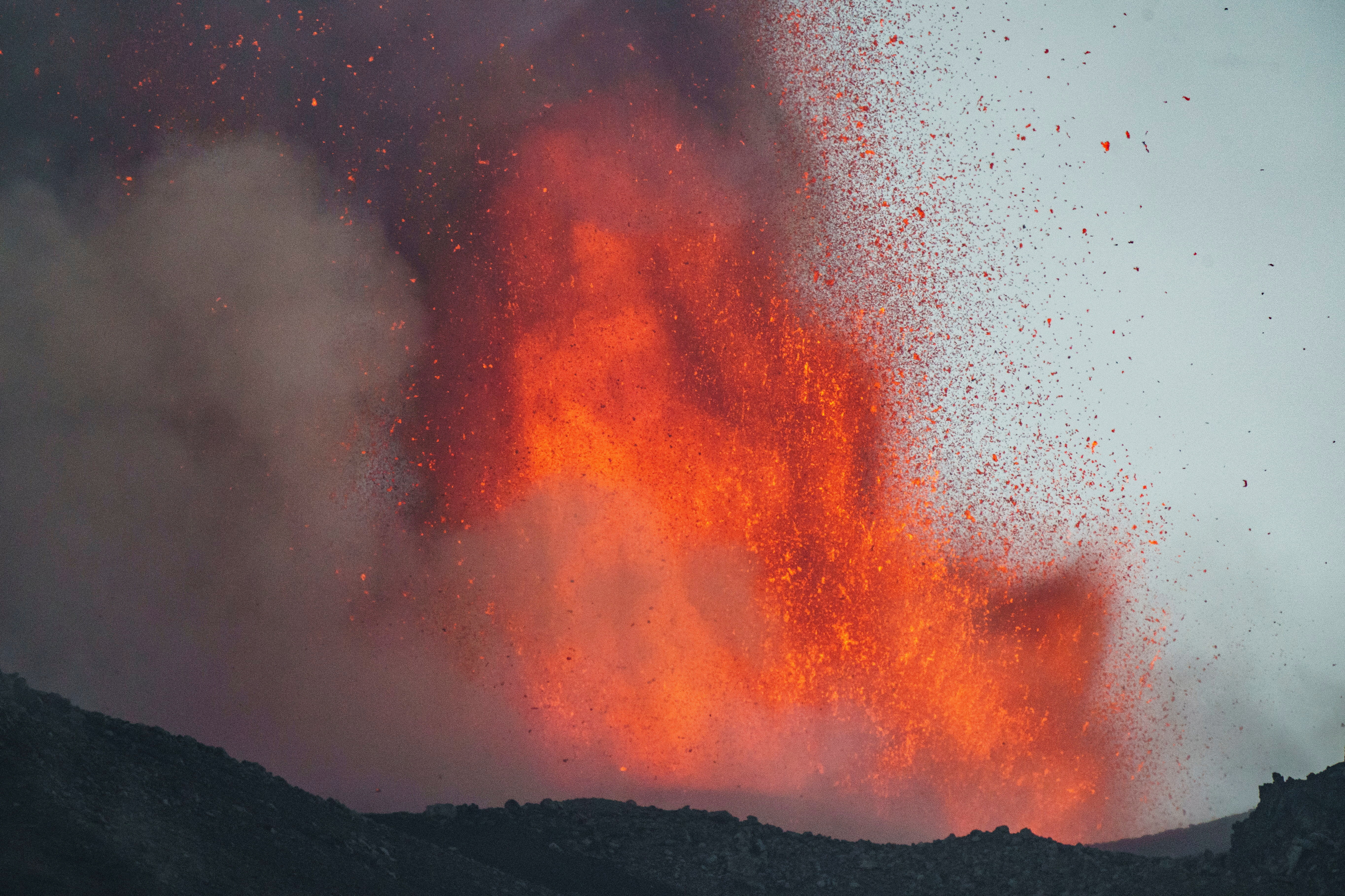 ▲▼ 義大利西西里島「埃特納火山」（Mount Etna）噴發。（圖／路透）