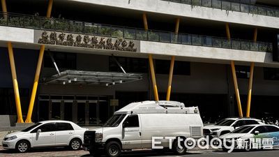 獨／高雄摩鐵命案！21歲女倒臥浴室男友報案　警到場發現已死亡