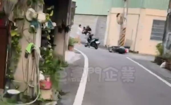 ▲▼4名男子自導自演行車糾紛，賺取流量，霧峰警戳破謊言最高重罰3萬。（圖／翻自黑豪家族，下同）