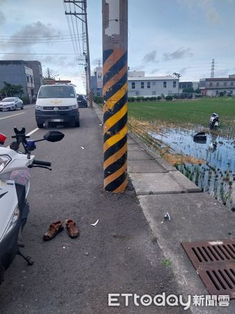 ▲▼       苗栗18歲男騎士閃過右轉轎車卻自撞電桿，送醫搶救不治      。（圖／記者楊永盛翻攝）