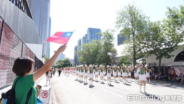 ▲北一女樂儀旗隊加拿大演出。（圖／北一女樂儀旗家長後援會提供）