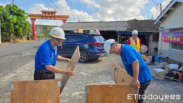 ▲台南市勞工局「做工行善團」7日出發前往西港區、學甲區、關廟區為職災勞工與弱勢族群修繕房屋進行修繕。（圖／記者林東良翻攝，下同）