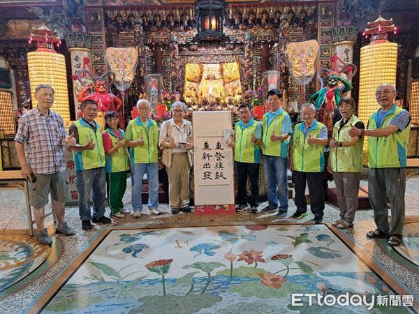 ▲日本的東京都知事選舉在7日投開票，台南女兒蓮舫投入此次選舉，為了替蓮舫集氣，她的故鄉白河區的福安宮特別號召鄉親擊鼓祈福，預祝蓮舫女士高票當選東京都知事。（圖／記者林東良翻攝，下同）