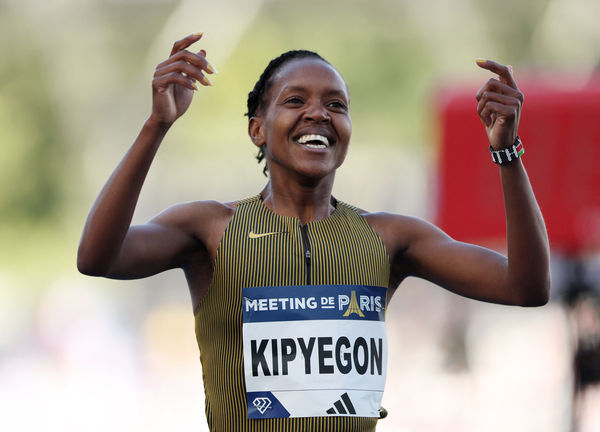 ▲肯亞「中長跑女王」基皮耶貢（Faith Kipyegon）刷新1500公尺世界紀錄。（圖／路透）