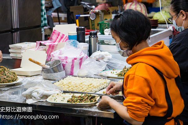 ▲▼基隆仁愛市場隱藏了不少厲害的美食，林家三鮮水餃就是其一，只賣水餃和酸辣湯生意就好得嚇嚇叫。（圖／部落客史努比遊樂園授權提供，勿擅自翻攝）