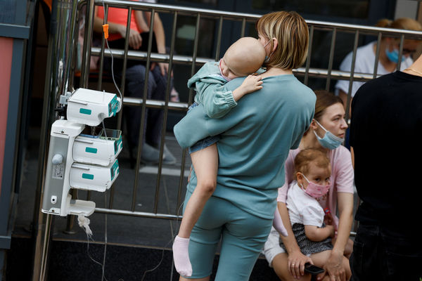 ▲▼烏克蘭首都基輔一間兒童醫院遭俄軍導彈攻擊。（圖／路透）