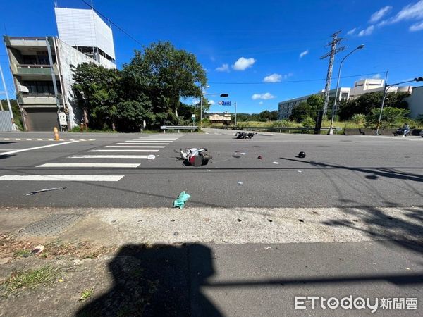 ▲苗栗市新英國小前路口發生2部機車碰撞，左轉老嫗被直行機車撞成重傷。（圖／記者楊永盛攝）