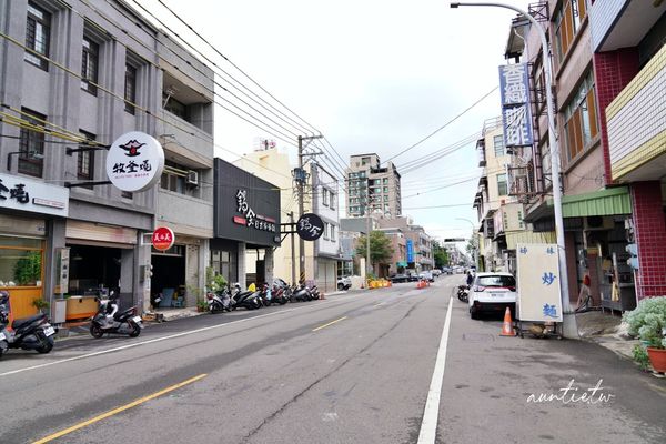 ▲▼台中后里CP值超高的板燒料理，白飯咖哩吃到飽。（圖／部落客水晶安蹄提供）