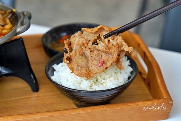 ▲▼台中后里CP值超高的板燒料理，白飯咖哩吃到飽。（圖／部落客水晶安蹄提供）