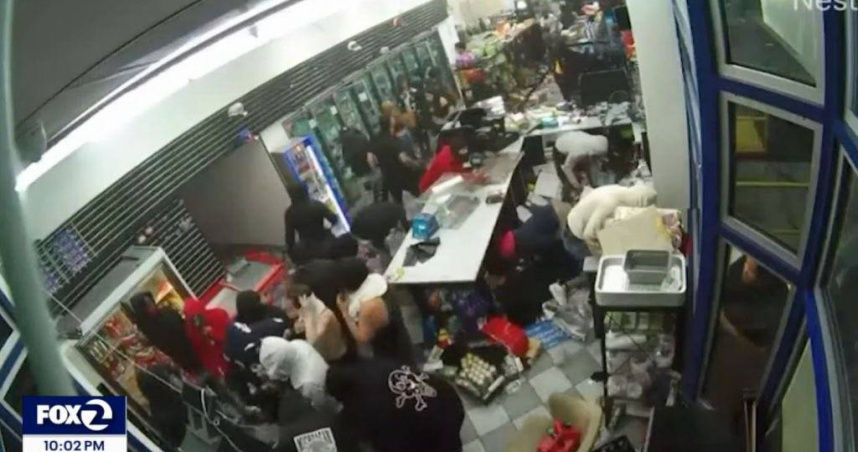 近百人洗劫美國便利超商40分　加州警方「9小時後」才抵達現場
