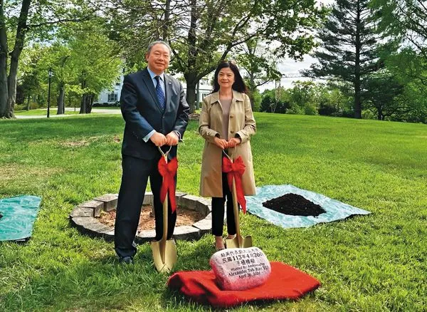 我國駐美代表俞大㵢（左）夫婦遭控亂花公帑，引發不少爭議。（翻攝Taiwan in the US臉書）