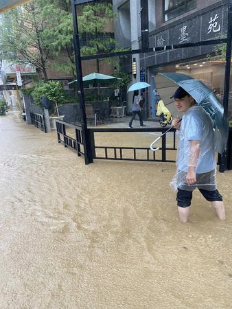 ▲▼台北午後大雨災情。（圖／翻攝自Facebook／許淑華、李明賢）