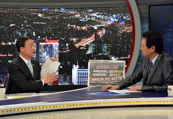 行政院長江宜樺16日接受少康戰情室專訪。（圖／TVBS提供）