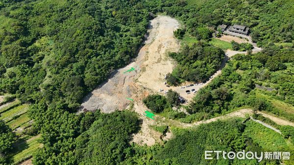 ▲苗栗地檢署檢察長蔡宗熙上午率隊，會勘後龍鎮被傾倒廢土案，宣示打擊不法的決心。（圖／記者楊永盛攝）