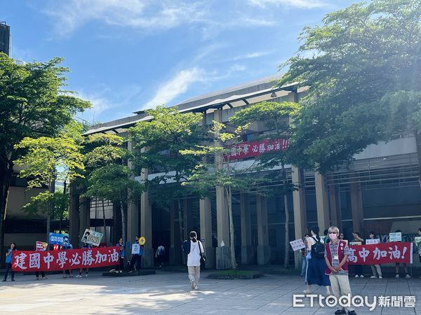 ▲大學分科測驗今起一連兩天登場，圖為松山家商考場。（圖／記者楊惠琪攝）