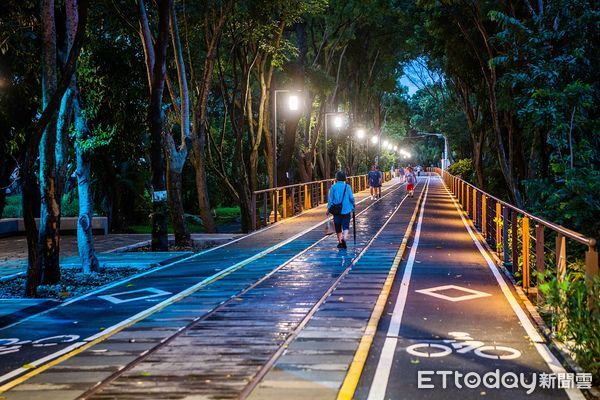 ▲▼   嘉油鐵馬道優化工程 來嘉「沁涼」 越夜越美  。（圖／嘉義市政府提供）