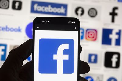 FB、IG帳號遭「無預警凍結」! PO女兒公園玩耍照也被封