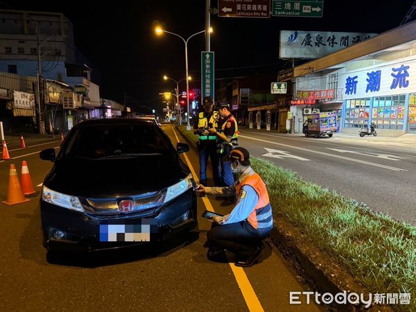 ▲里港警分局會同環保局、監理站等單位，在台3線取締違規改裝車輛             。（圖／記者陳崑福翻攝）