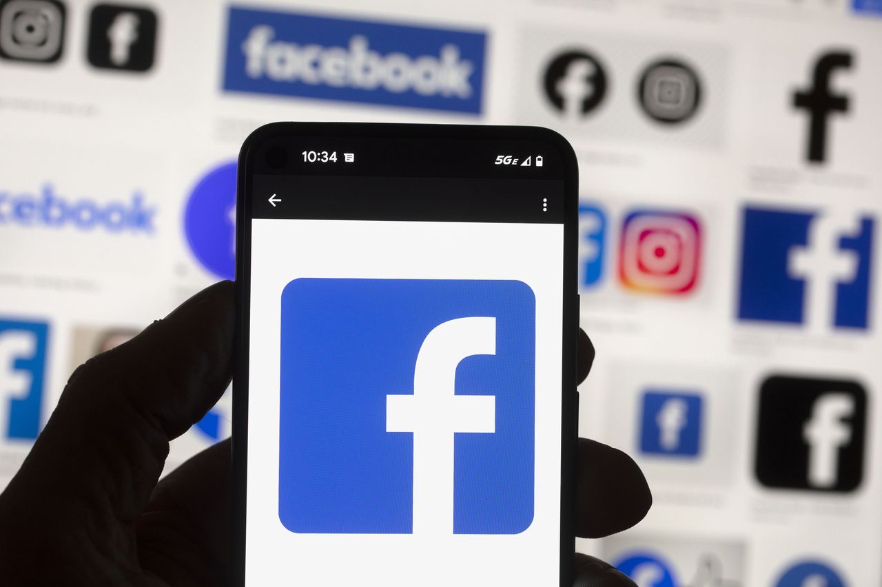 FB、IG帳號遭「無預警凍結」！　PO女兒公園玩耍照也被封