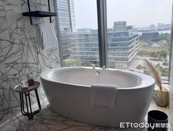 ▲▼高雄洲際酒店海景套房。（圖／記者許宥孺攝）