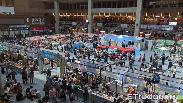 ▲花蓮好物展聚集花蓮在地商圈業者、街區伴手禮業者、東大門夜市星級名攤與花蓮在地小農，共80攤業者一起共襄盛舉。（圖／花蓮縣政府提供，下同）