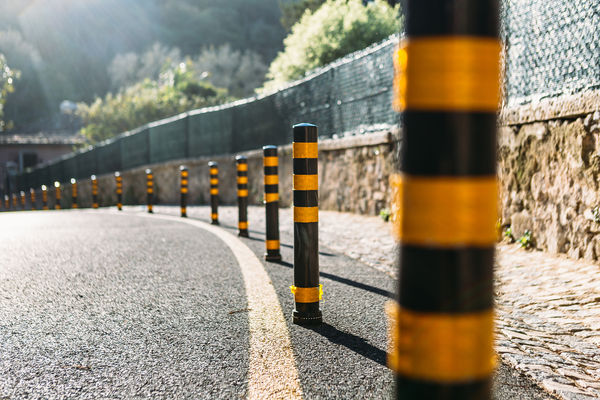 道路,馬路,防撞桿,護欄,柏油路,車道,車禍（示意圖／VCG）