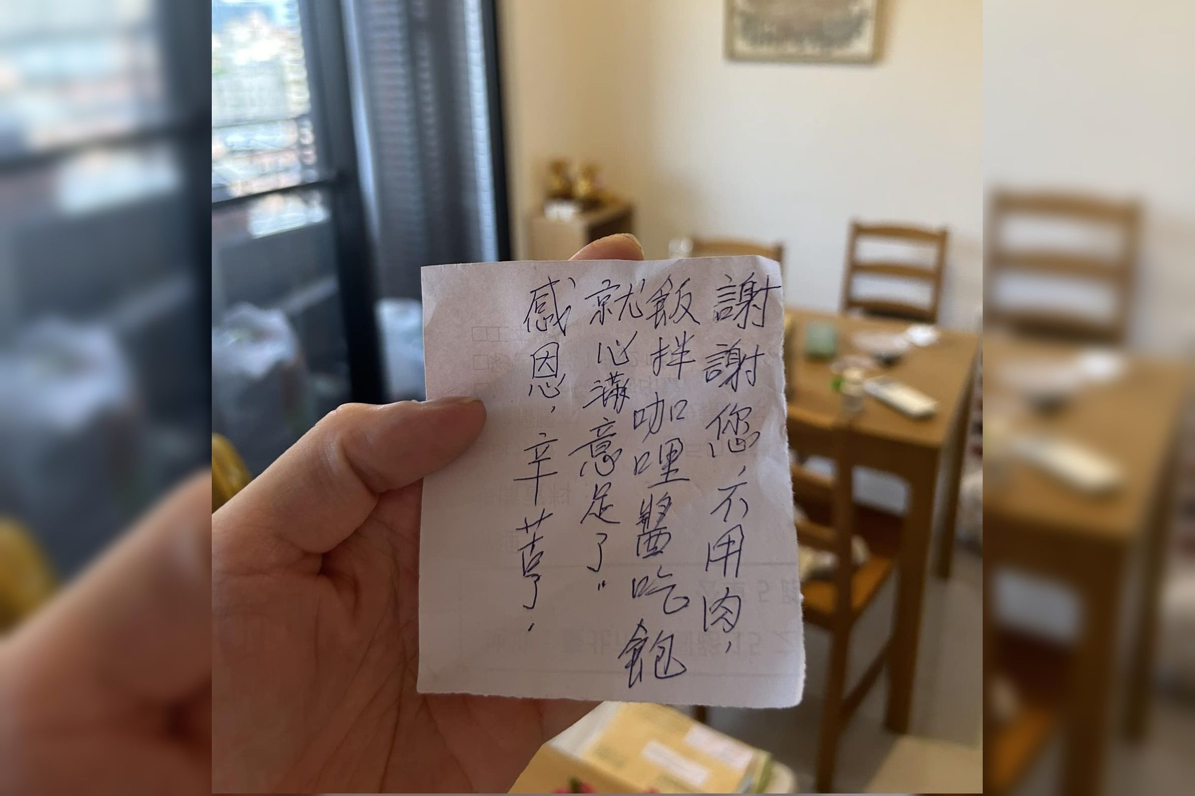 [新聞] 吃咖哩店「待用餐」留下紙條！24字眾人心