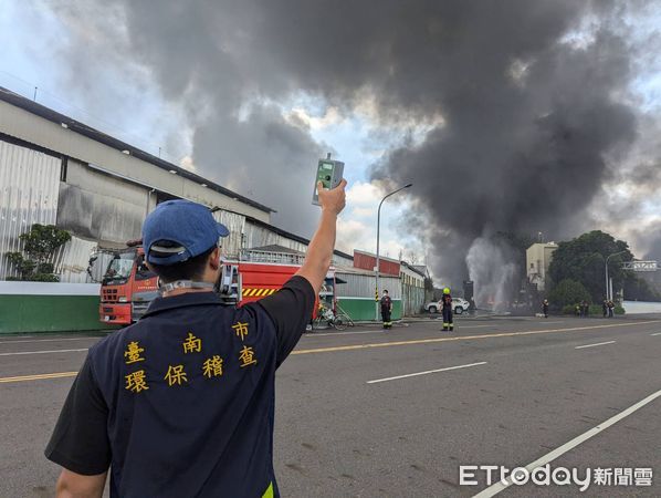 ▲▼台南壓克力工廠火警             。（圖／記者林東良翻攝）