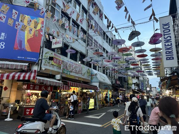 ▲▼豐原,廟東,街景,豐原房市,南陽街,鬧區             。（圖／記者陳筱惠攝）