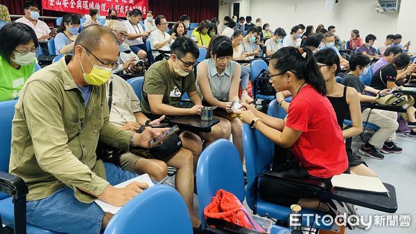 ▲玉山登山安全講座邀請登山達人分享上山的條件。（圖／玉山國家公園管理處提供）