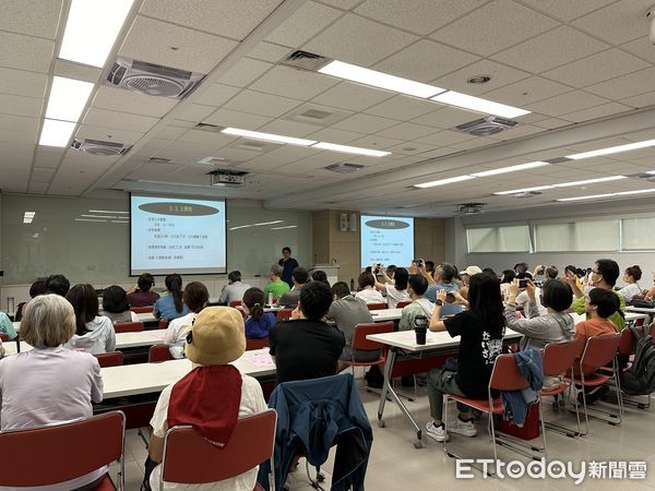 ▲玉山登山安全講座邀請登山達人分享上山的條件。（圖／玉山國家公園管理處提供，下同）