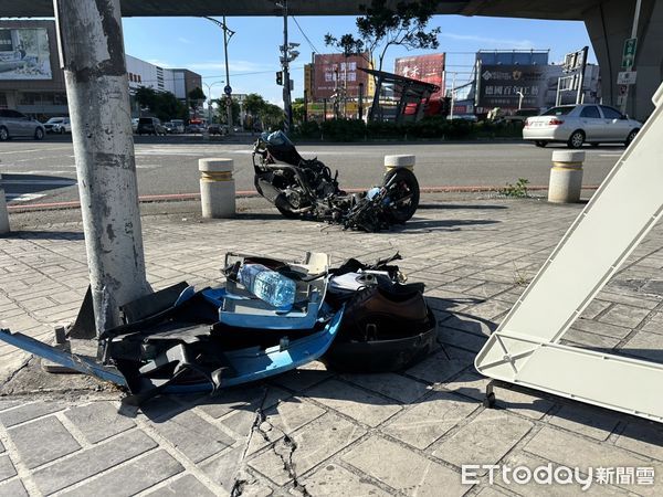 ▲▼台中機車擦撞砂石車，車身斷兩截零件碎滿地，騎士骨折送醫。（圖／記者許權毅攝，下同）