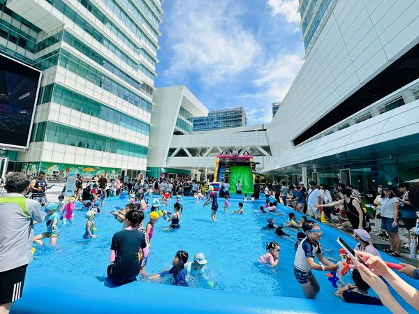 ▲▼            中國信託金融園區文薈館「錢的多重宇宙」特展、飆速水樂園、滑步車大賽登場（圖 中國信託）