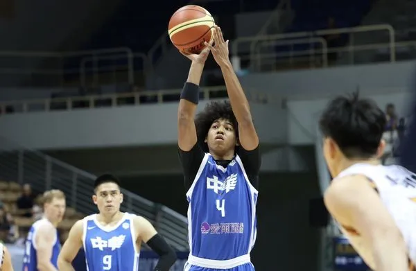 ▲中華藍賀丹、賀博、高錦瑋、林秉聖、高柏鎧、圖奇 。（圖／籃協提供）