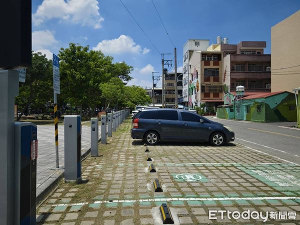 ▲7月22日「智慧路邊停車計費系統」於新化區大目降文化園區啟用，啟用41席「智慧路邊停車格」，未來亦將持續盤點合適區位建置，期能持續推廣創新的智慧路邊停車服務，讓民眾享受更滿意的停車體驗。（圖／記者林東良翻攝，下同）