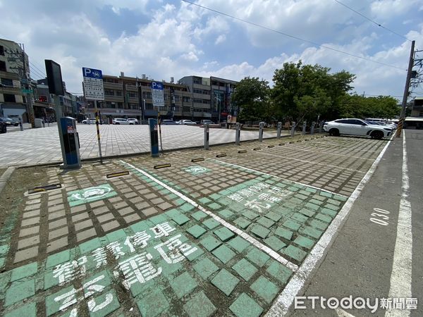 ▲7月22日「智慧路邊停車計費系統」於新化區大目降文化園區啟用，啟用41席「智慧路邊停車格」，未來亦將持續盤點合適區位建置，期能持續推廣創新的智慧路邊停車服務，讓民眾享受更滿意的停車體驗。（圖／記者林東良翻攝，下同）