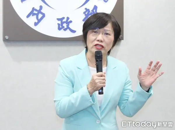 ▲▼內政部長劉世芳出席 112年新住民生活需求調查案成果發表 記者會 與新住民出席家庭合影。（圖／記者屠惠剛攝）