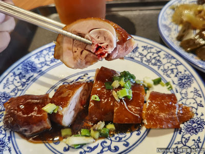 油雞「果凍外皮」超嫩！三重油雞撈麵